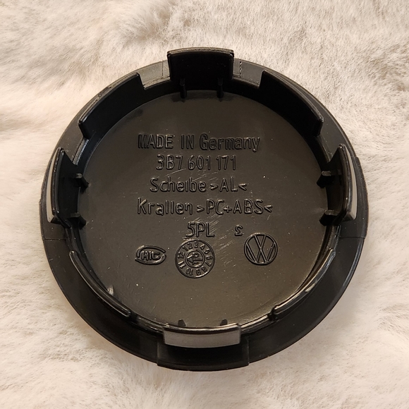 Volkswagon Other Volkswagen Wheel Center Caps 2 Silver And Black